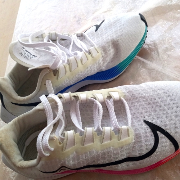 Nike size 7.5 running shoes - Picture 1 of 4